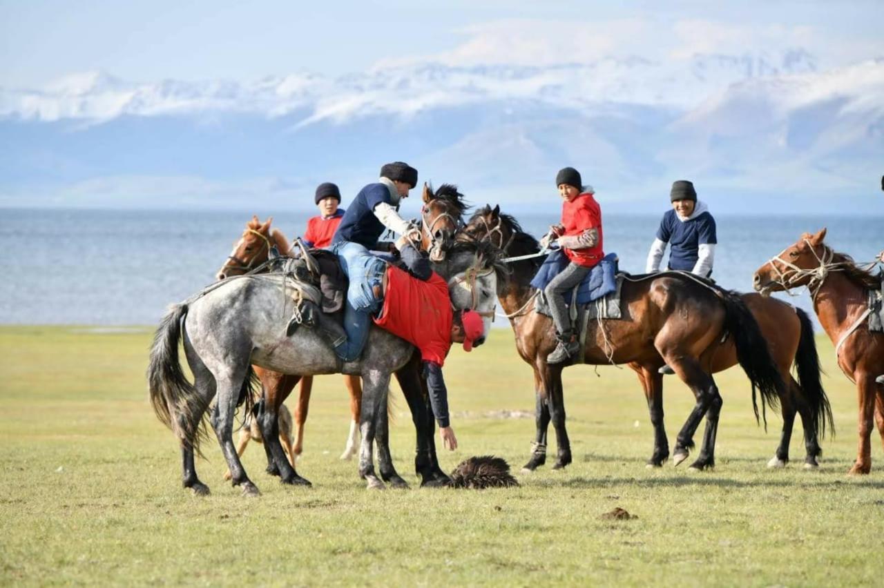 Yurt Camp Ali-Nur At Lake Song-Kol Юрточный Лагерь Али-Нур Озеро Сон-Куль Сон-Куль Кыргызстан Нарын Kyrgyzstan Naryn 외부 사진
